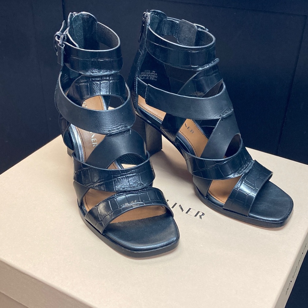 Donald Pliner Black Strappy Heeled Leather Sandals in EUC Crocco IZZE94